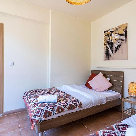Celine'S 2 Bedrooms Apartment In Larnaca Center Dış mekan fotoğraf