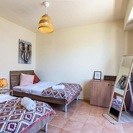 Celine'S 2 Bedrooms Apartment In Larnaca Center Dış mekan fotoğraf