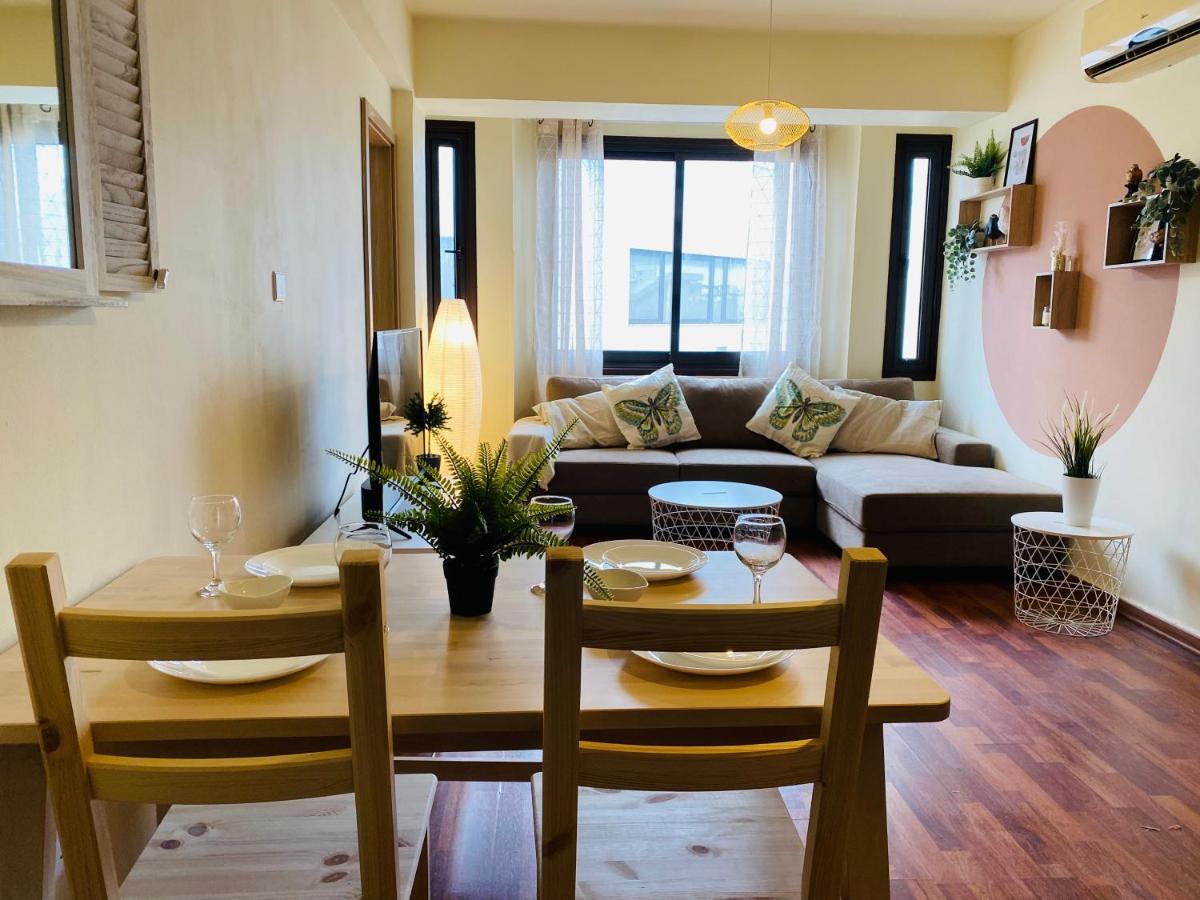 Celine'S 2 Bedrooms Apartment In Larnaca Center Dış mekan fotoğraf