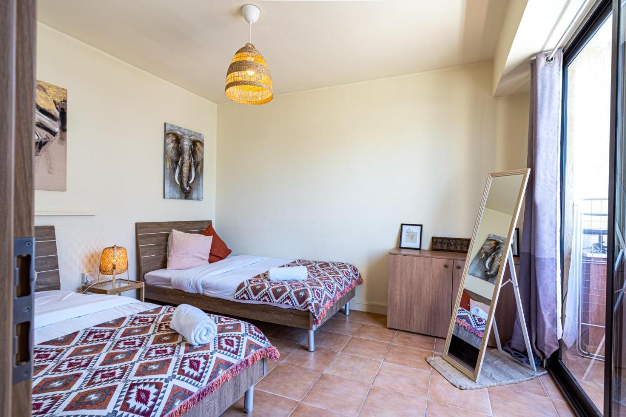 Celine'S 2 Bedrooms Apartment In Larnaca Center Dış mekan fotoğraf