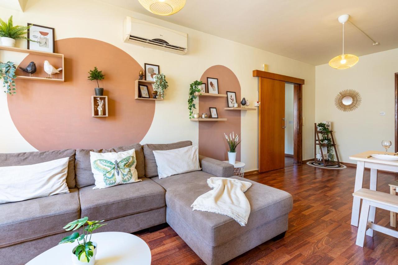 Celine'S 2 Bedrooms Apartment In Larnaca Center Dış mekan fotoğraf
