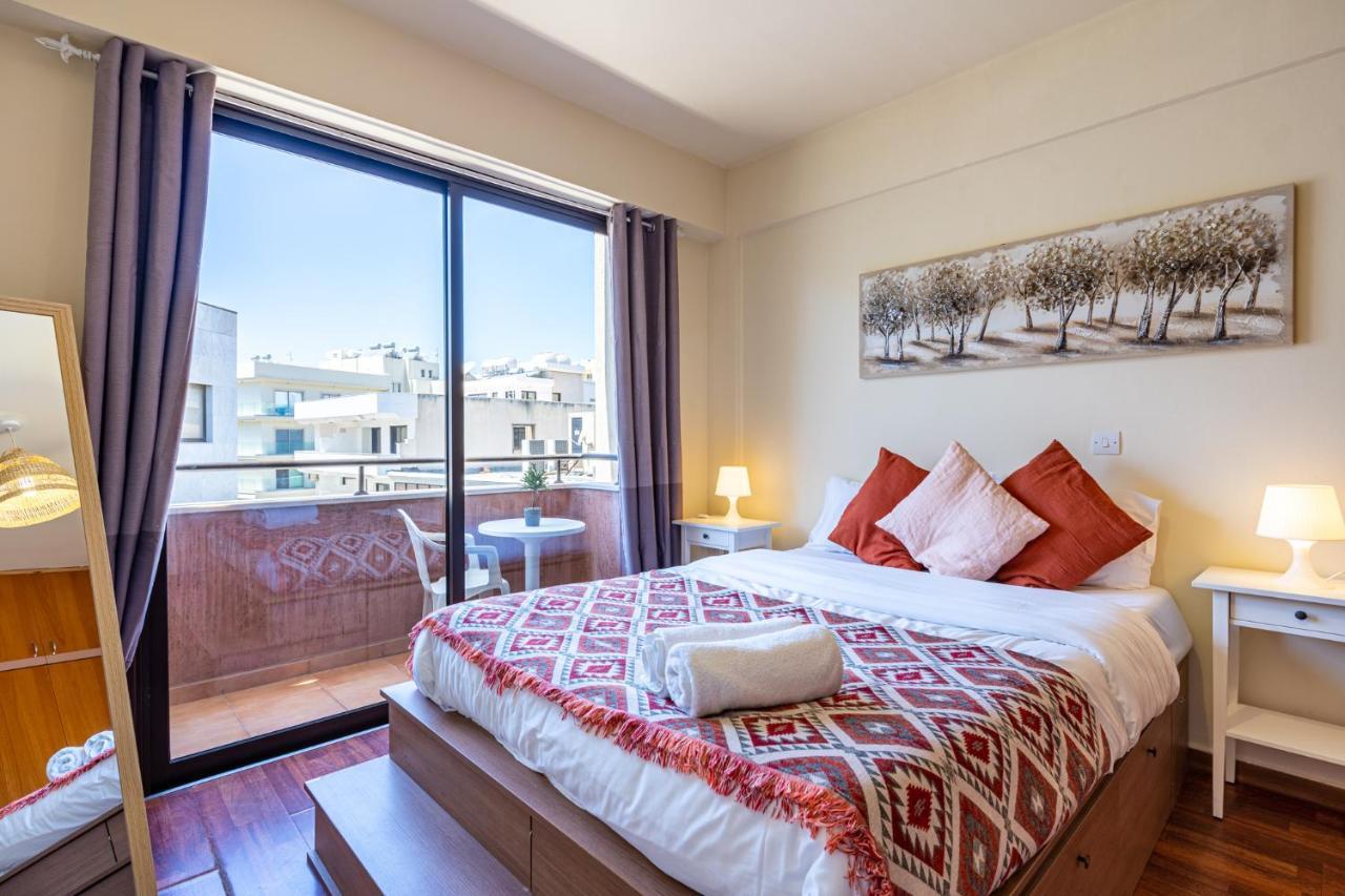 Celine'S 2 Bedrooms Apartment In Larnaca Center Dış mekan fotoğraf
