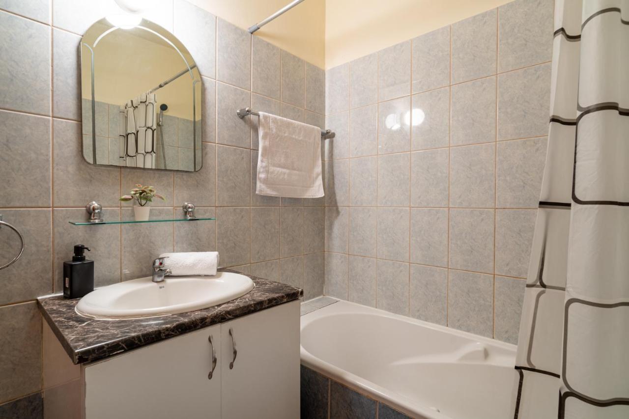 Celine'S 2 Bedrooms Apartment In Larnaca Center Dış mekan fotoğraf