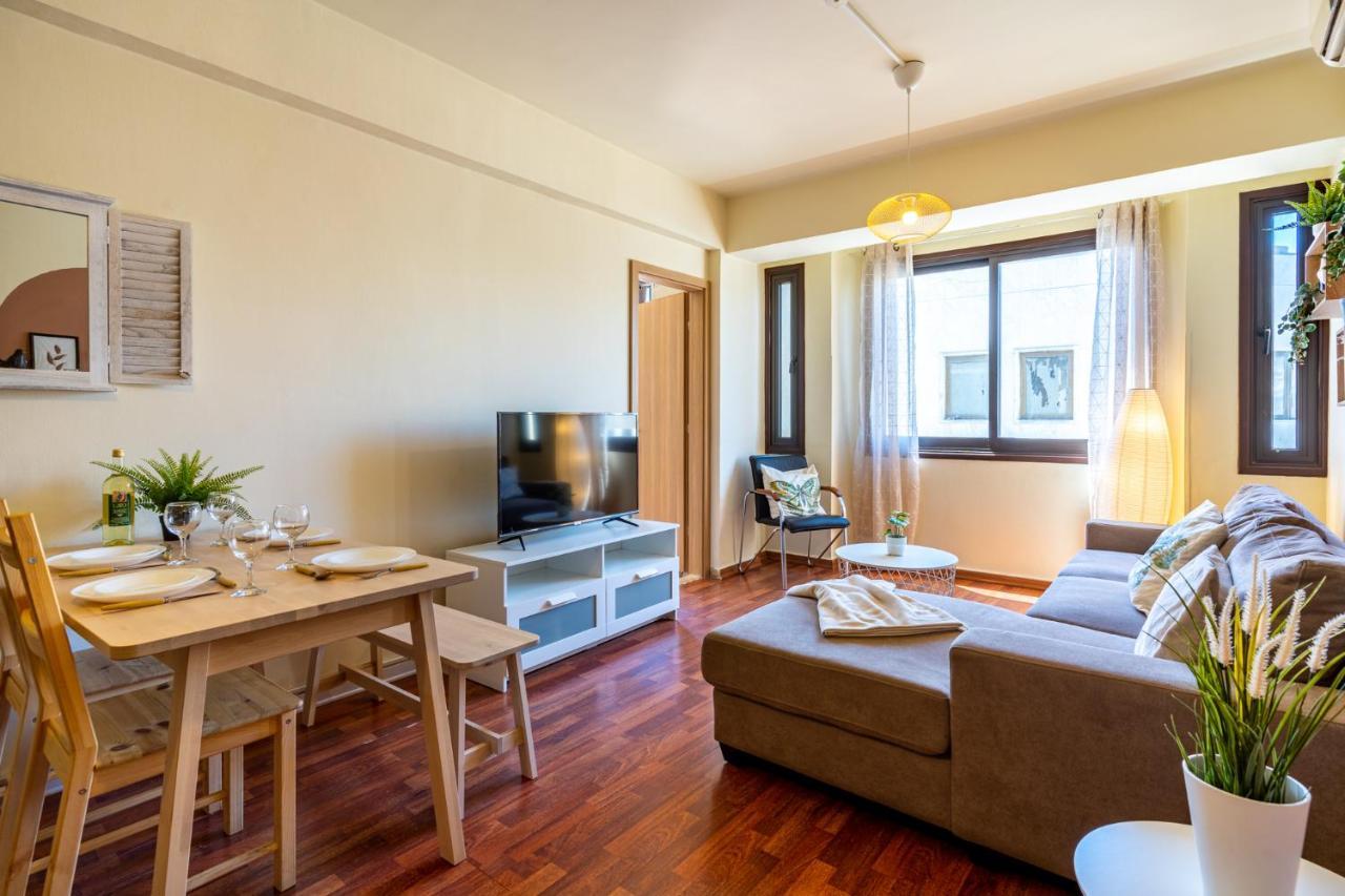 Celine'S 2 Bedrooms Apartment In Larnaca Center Dış mekan fotoğraf